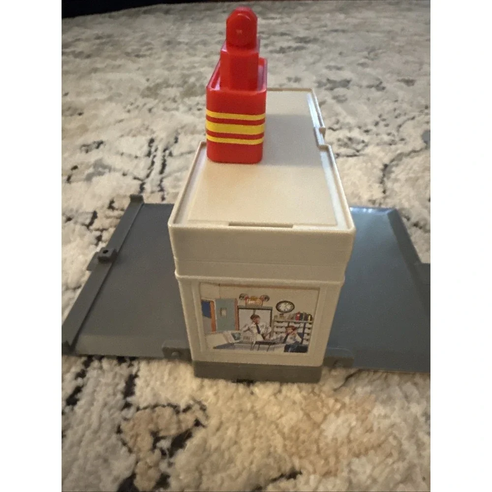 VINTAGE MATCHBOX FIRE DEPARTMENT STATION - Only Pieces Shown 1990